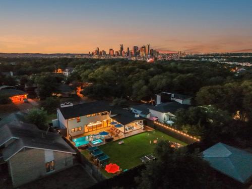 Riverside Villa | Most EPIC Austin Experience! La Dolce Vita Villa