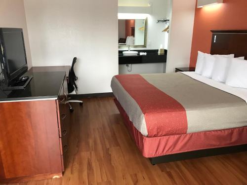 Alma Hotel | Motel 6-Alma, AR l-40