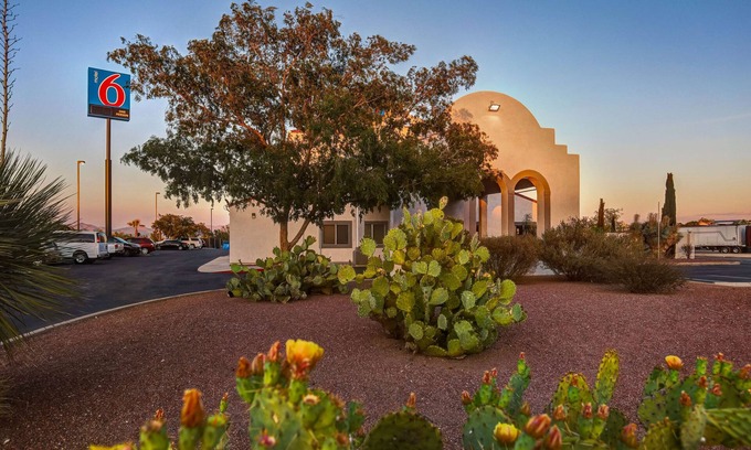 Pomerene Hotel | Motel 6 Benson, AZ