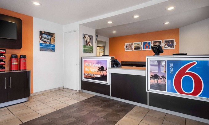 Buena Park Hotel | Motel 6 Buena Park, CA - Knotts Berry Farm - Disneyland