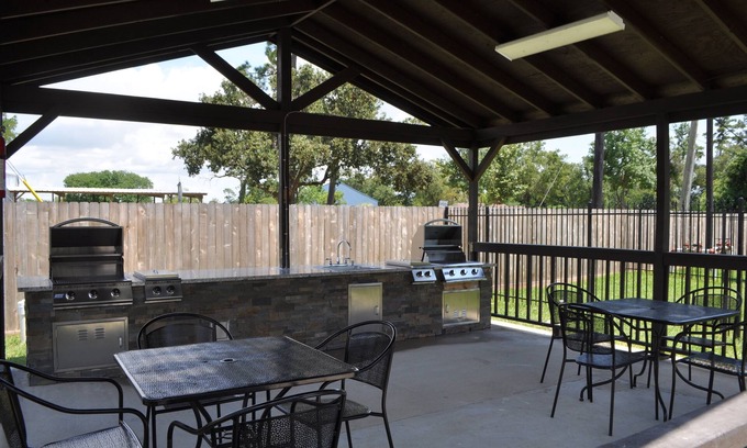 Channelview Hotel | Motel 6 Channelview, TX