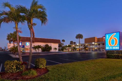 Cocoa Beach Hotel | Motel 6-Cocoa Beach, FL