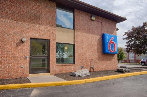 East Syracuse Hotel | Motel 6 East Syracuse, NY - Airport