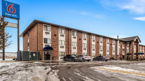 Elk Grove Village Hotel | Motel 6-Elk Grove Village, IL