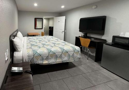 Englewood South Hotel | Motel 6 Englewood, FL