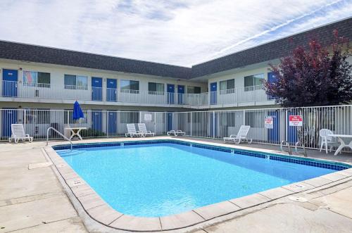 Laramie Hotel | Motel 6-Laramie, WY