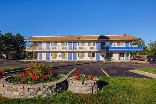 Mitchell Hotel | Motel 6-Mitchell, SD