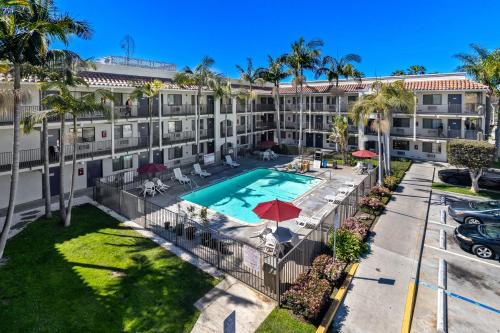 Lake Hotel | Motel 6-Oceanside, CA