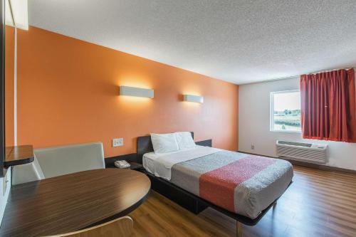 South Central Omaha Hotel | Motel 6 Omaha - Central