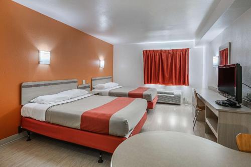Pasadena Hotel | Motel 6-Pasadena, TX