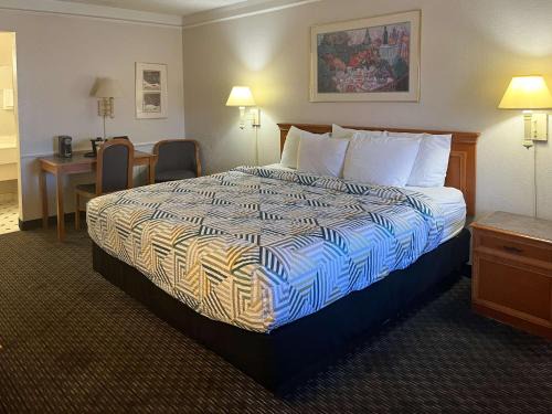 Encanto Hotel | Motel 6 Phoenix, AZ Midtown