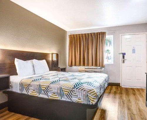 San Bernardino Hotel | Motel 6-San Bernardino, CA - South