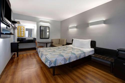 Sulphur Springs Hotel | Motel 6-Sulphur Springs, TX