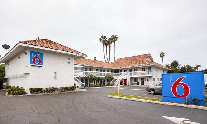 Ventura Hotel | Motel 6-Ventura, CA - Downtown