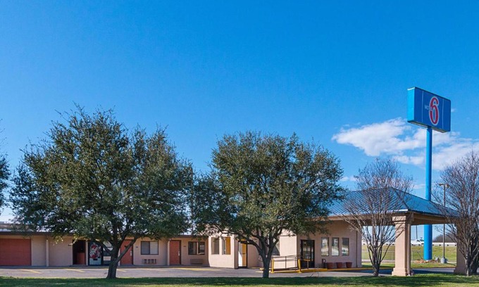 Waco Hotel | Motel 6-Waco, TX