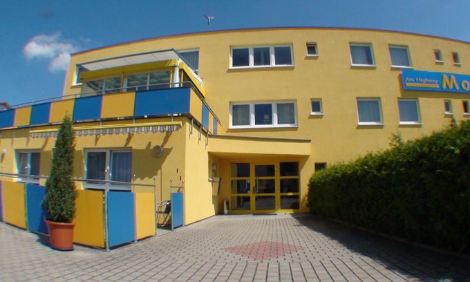 Neuhengstett Hotel | Motel Am Highway