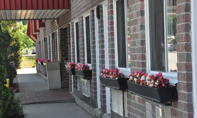 La Vallee-du-Richelieu Regional County Municipality Hotel | Motel Le Transit