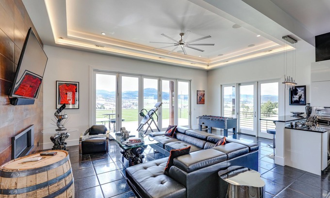Spearfish House | Motorcycle-Themed Home in Spearfish w/Hot Tub!