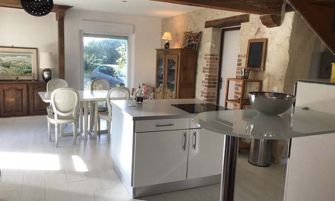 Chevillon-sur-Huillard House | Moulin en Bord de Rivière, Logement Complet