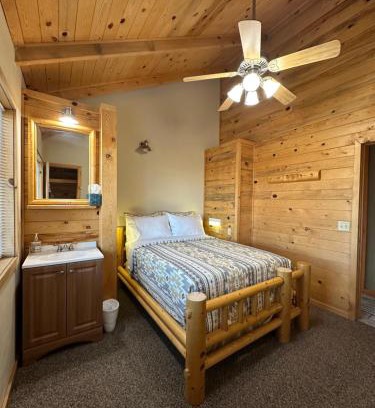 La Sal Bed & Breakfast | Mount Peale Country Inn