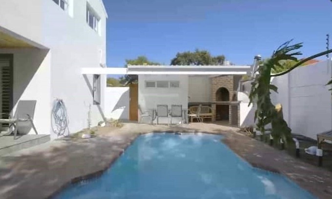 Constantia House | Mount View. Luxury 3 bed villa with pool