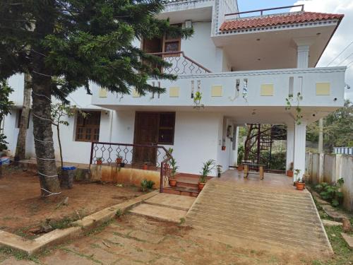 Yelagiri Resort | Mountain Breeze