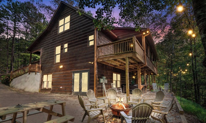 Ellijay Cabin | Mountain Cabin with fire-pit, game room and fireplace & hot tub! 4BR 4 bathroom