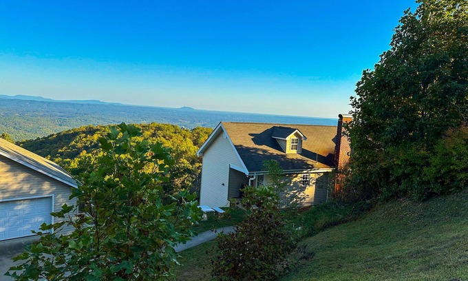 Fancy Gap House | "Mountain Escape" - Majestic Mountain Sunrises Near Blue Ridge Parkway & I-77