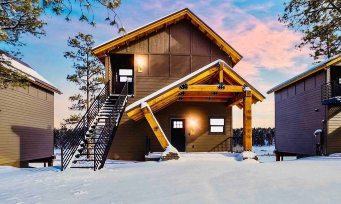 Show Low Cabin | Mountain Escape With Fireplace