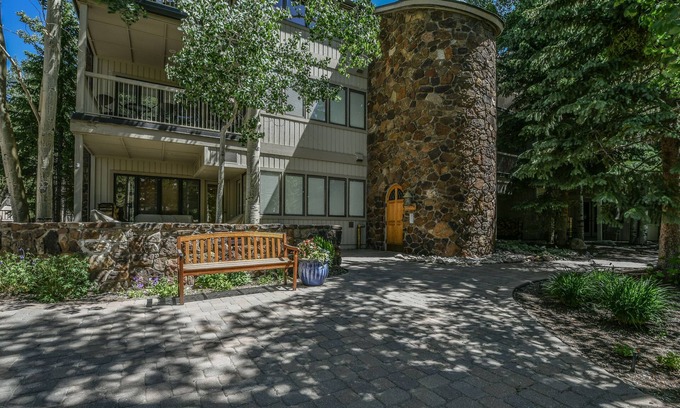 Mountain House Condo | Mountain House Ski In/out Private Hot Tub Walk to Restaurants and shop DELUXE