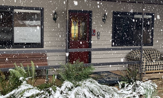 Sawmill Settlement House | Mountain Lodge - Pet friendly -snow/water sports, hiking, mountain/motor biking