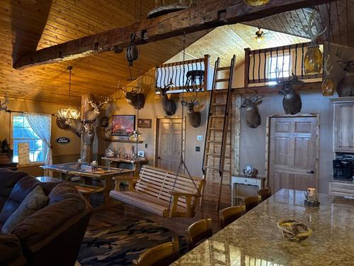 Franklin Springs Villa | Mountain Lodge Ask about our land !