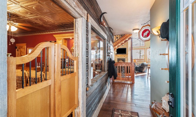 Somers House | Mountain Lodge Getaway