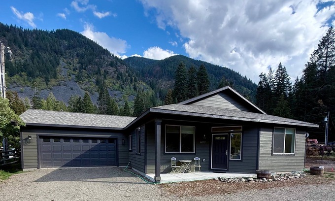 Joseph House | Mountain Meadow Retreat Private Hot Tub-near lake
