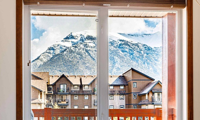 Canmore Condo | Mountain Paradise"at Falcon Crest Lodge