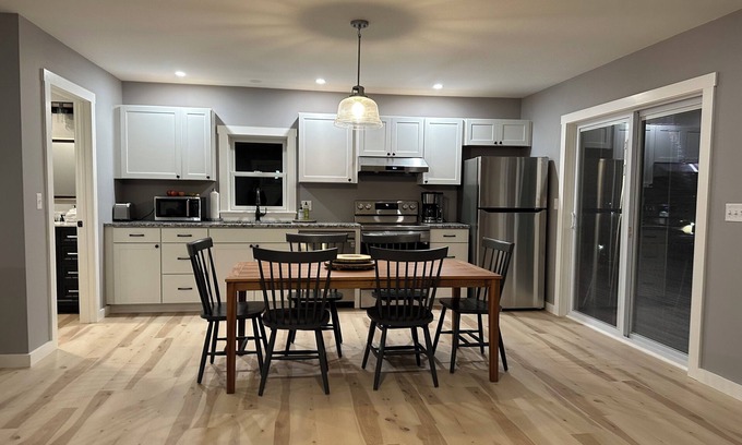 Littleton House | Mountain Retreat-Scenic Views-Charming 3-bedroom House-WiFi, AC, Family Room