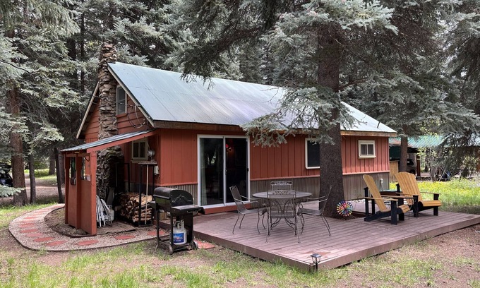Bayfield Cabin | Mountain Retreat! Vintage Creekside Cabin.