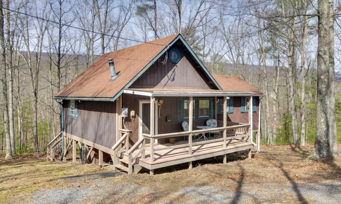 Delray Cabin | Mountain Retreat w/Loft, Fire Pit, & Grill