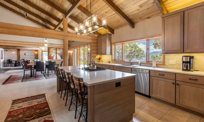 Loghill Village House | Mountain Retreat with Spectacular Views - Access to Trails STR2024-063