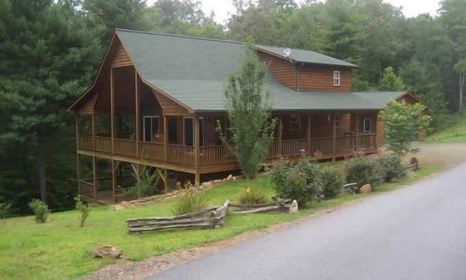 Murphy Ski Chalet | *Mountain Serenity*