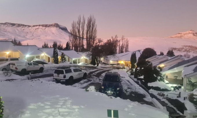 Sakhisizwe Hotel | mountain shadows hotel