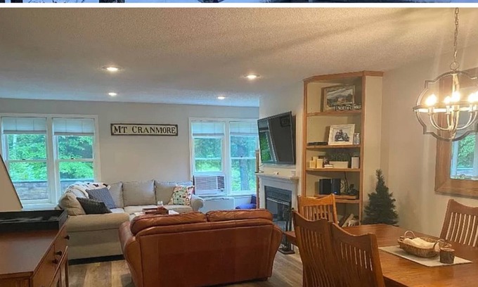 North Conway House | Mountain-side family size condo in North Conway, great for Fall foliage views!