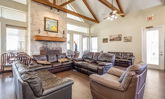 Bee Cave Cabin | Mountain Star Lodge