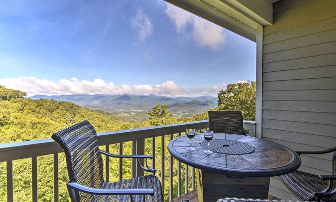Mountain Air Condo | Mountain-View Blue Ridge Condo: 36 Mi to Asheville