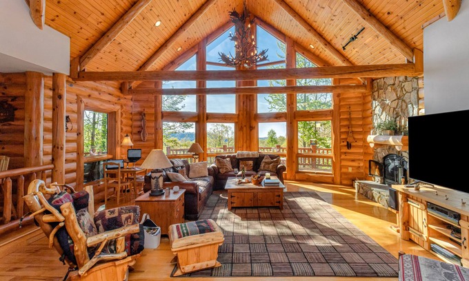 Old Fort Cabin | Mountain View Cabin near Asheville with Hot Tub