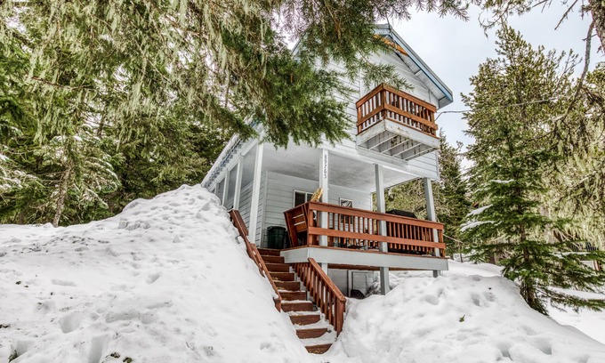 Government Camp House | Mountain-view chalet with charming decor - near hiking, lakes, & ski resorts