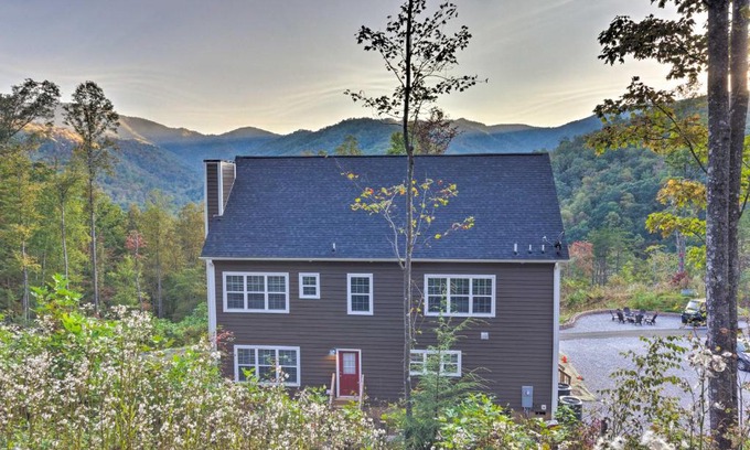 Marion House | Mountain View, Fire Pit Roomy Blue Ridge Home!