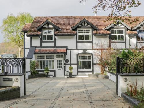 Henryd House | Mountain View