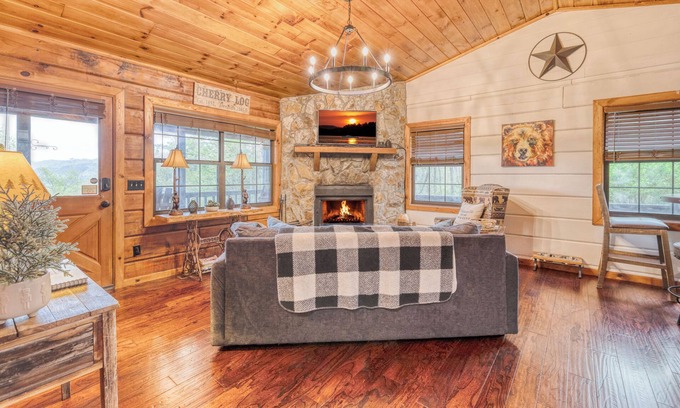 Blue Ridge Cabin | ⭐️ Mountain view hot tub game table dogs welcome ⭐️