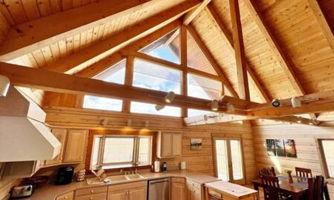 North Powder House | Mountain View Lodge, Sleeps 14, Near Anthony Lakes